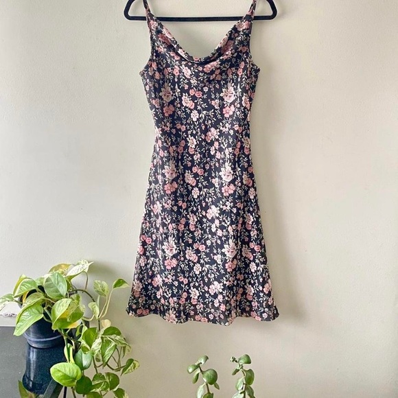 VINTAGE FLORAL MIDI DRESS - Picture 1 of 3